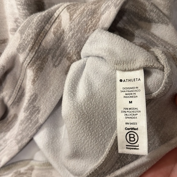 Athleta Women’s Pure Luxe Camo Printed Sweatshirt Gray Size Medium - Picture 6 of 10